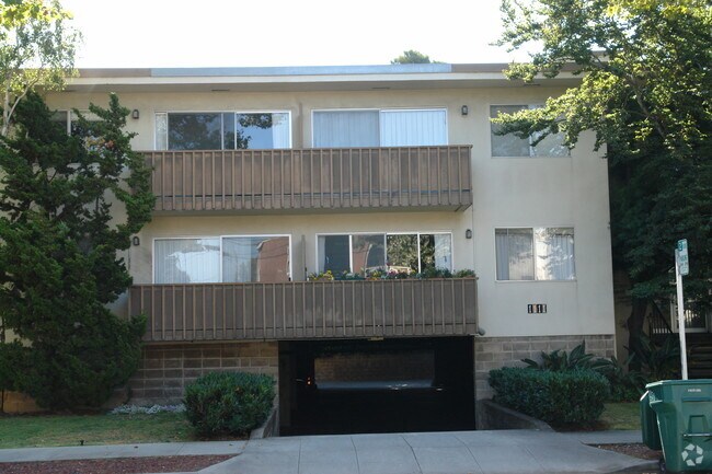 Foto del edificio - Douglas Avenue Apartments