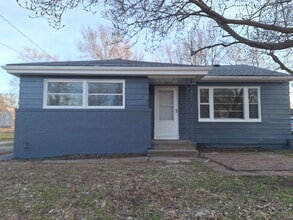 Building Photo - 2704 W Garden St