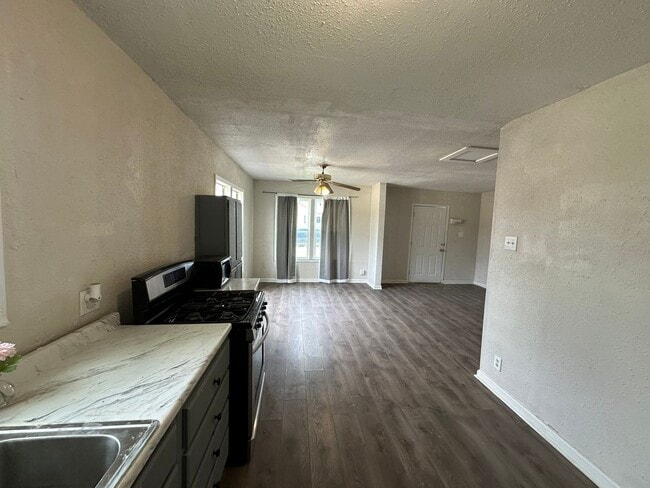 Building Photo - 2-BEDROOM HOME IN PROSPECT HILL