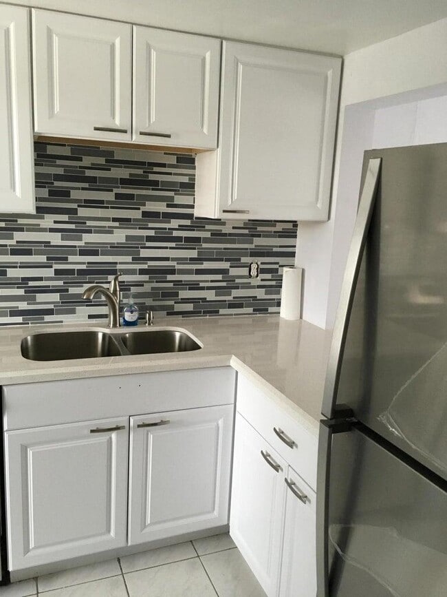 Building Photo - 2786 Tennis Club Dr