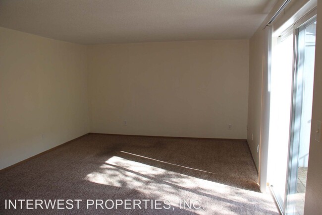 Building Photo - 9943 NE Prescott St
