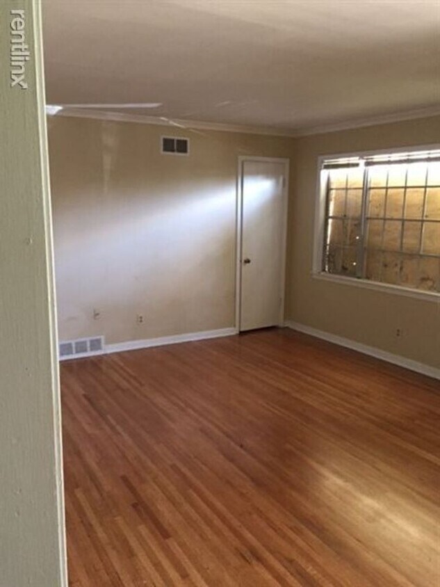Foto del edificio - 4 Success Realty is now offering this 3 be...