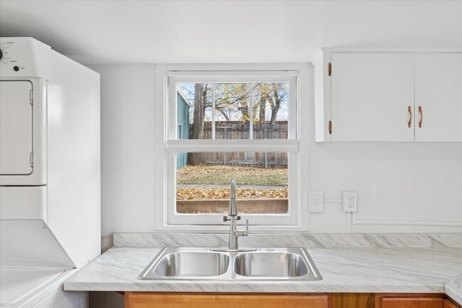 Building Photo - Price Drop!!!! Bright & Updated 2-Bed Boulder Duplex with Huge Private Yard!!