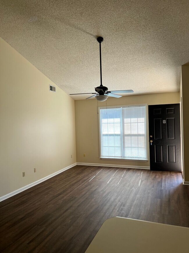 Building Photo - 159 Endoline Dr