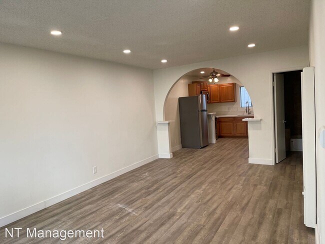 Foto del edificio - 2 br, 2 bath Apartment - 12117 Pacific Ave...
