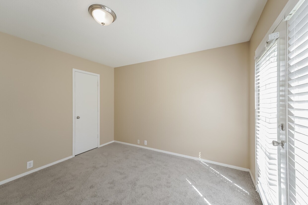 Foto del edificio - 3235 Dartmouth Field Ln