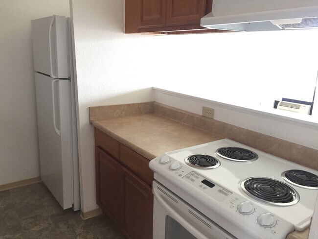 Building Photo - 2-bedroom, 2-bath with 1-parking