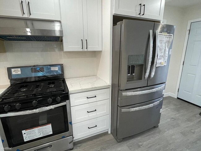 Building Photo - 389 E Arques Ave