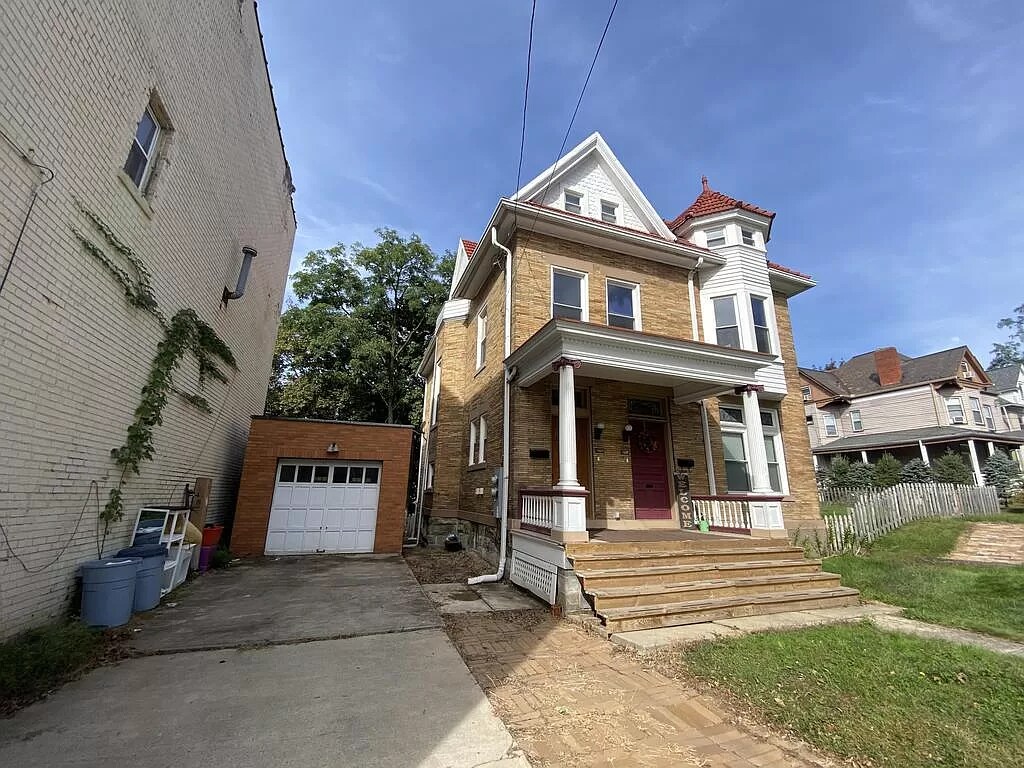 Primary Photo - 575 Forest Ave
