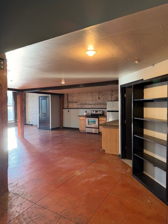 Building Photo - 331 E Water St