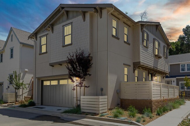 Building Photo - 18825 Montalvo Oaks Cir