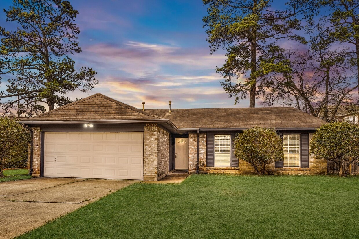 Primary Photo - 15707 Baytree Dr