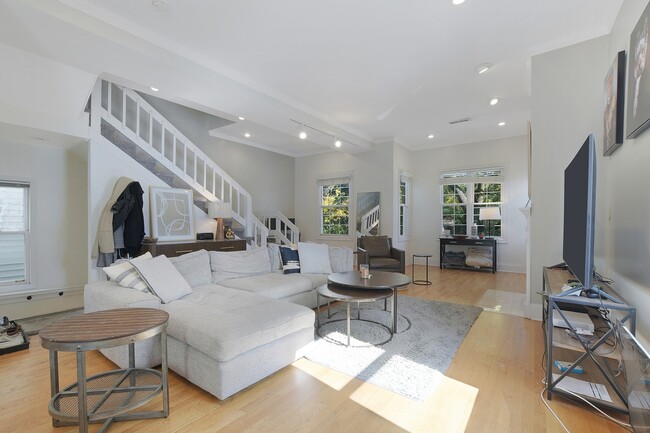 Foto del edificio - 3212 N Kenmore Ave