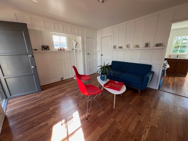 living room - 539 Brooks Ave