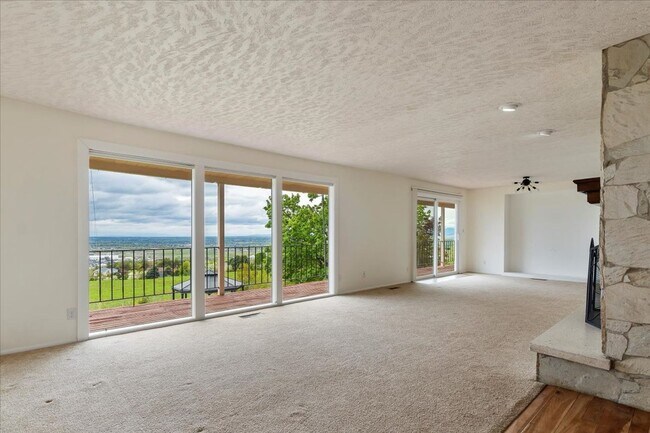 Building Photo - Perfect Family Home! 5 Beds, 3 Baths in Pl...