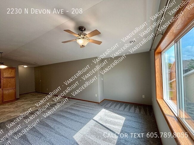 Foto del edificio - 2230 Devon Ave