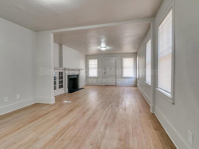 Foto del edificio - 943 East Dr