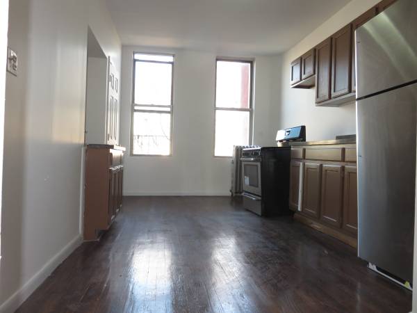 Primary Photo - 942 Metropolitan Ave