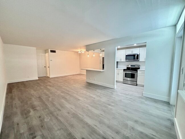 Building Photo - 104 Paradise Harbour Blvd