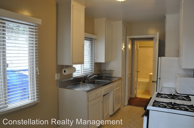 Building Photo - 8437-8441 La Mesa Blvd