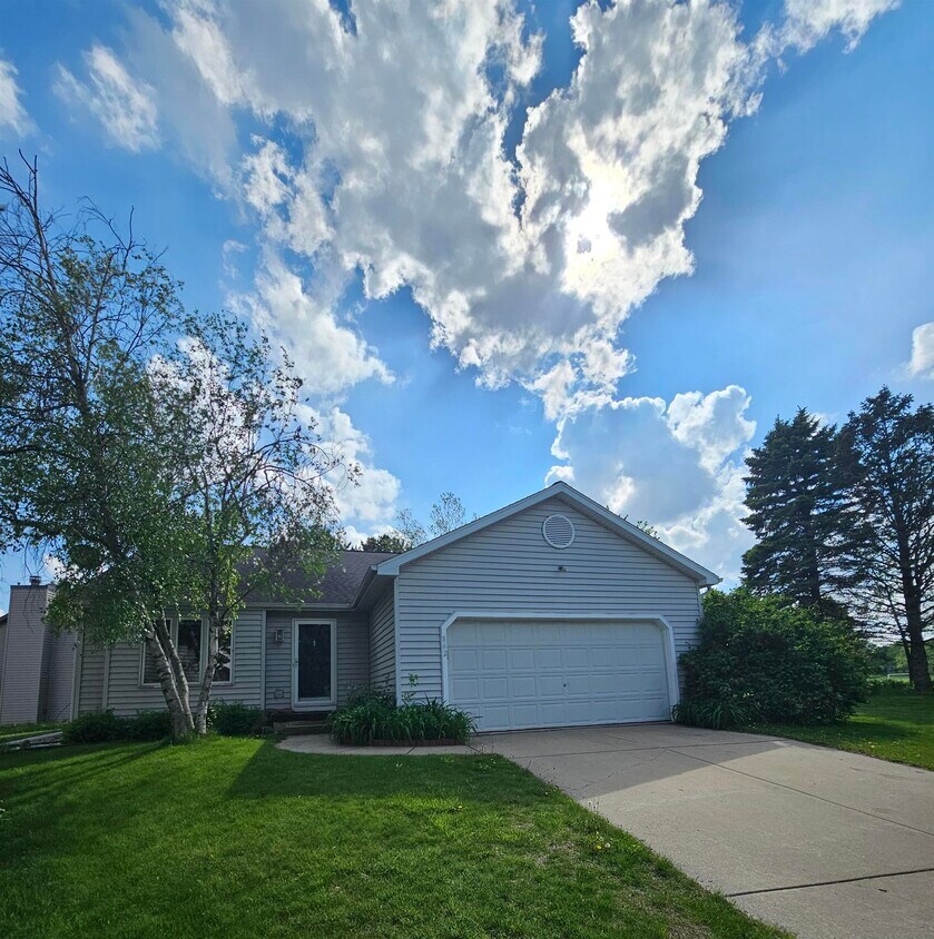 Primary Photo - 862 Sky Ridge Dr