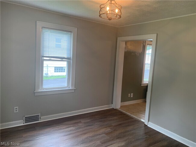 Foto del edificio - 7404 Portage St