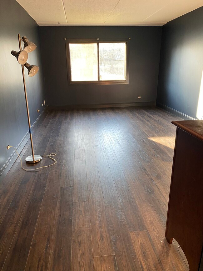 Foto del edificio - 917 Vose Dr