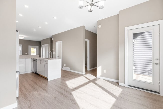 Building Photo - 1631 Hammond Cres NW