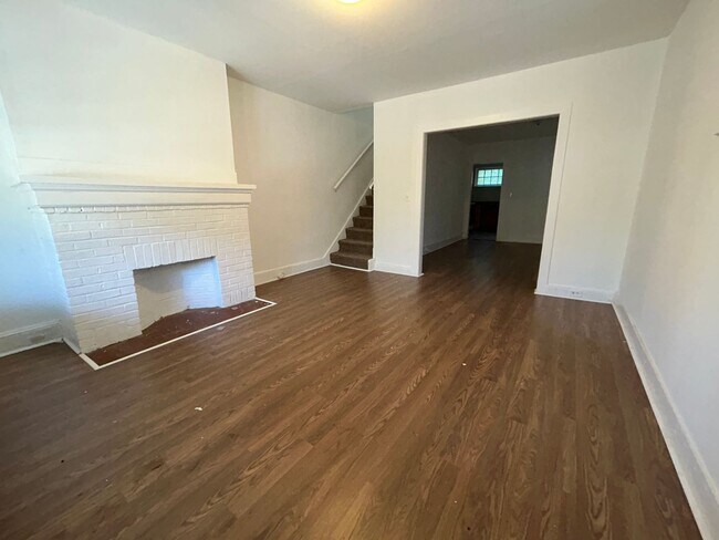 Building Photo - 4 beds 1 bath