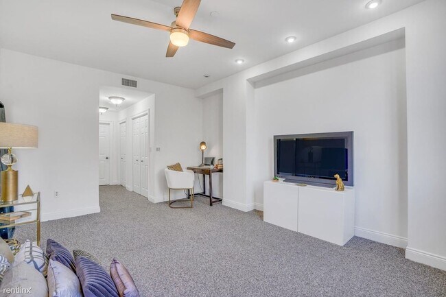 Foto del edificio - 208 Shearwater Ct W