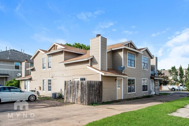 Foto del edificio - 2214 Creekside Ln