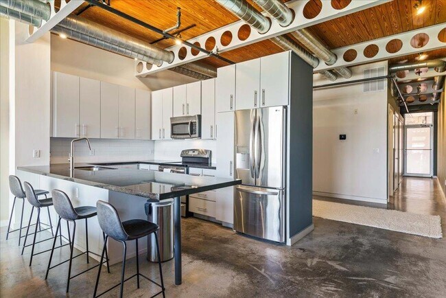 Building Photo - 1401 Eva St