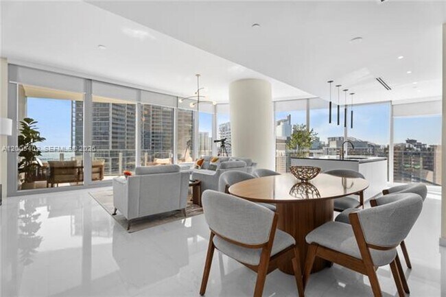 Foto del edificio - 300 Biscayne Blvd Way