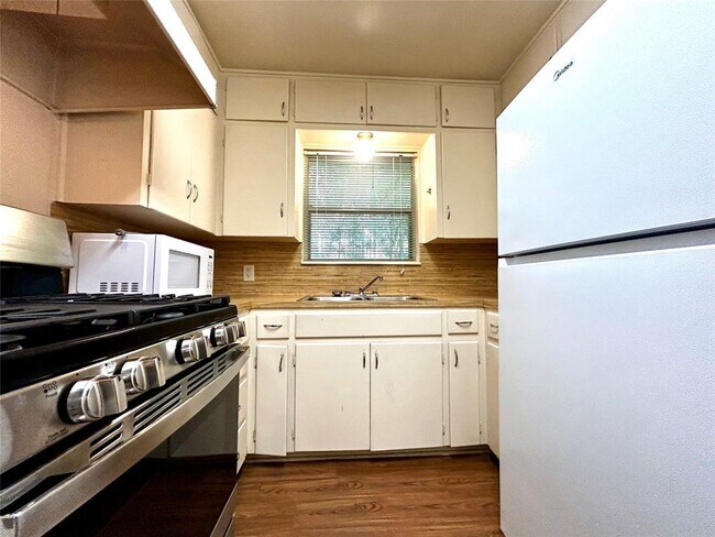 Foto del edificio - 607 Bellevue Pl