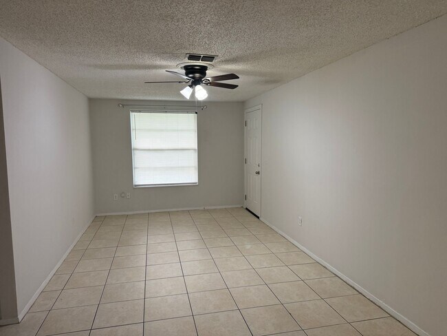 Foto del edificio - Nice 2/1 locted in Orange Park