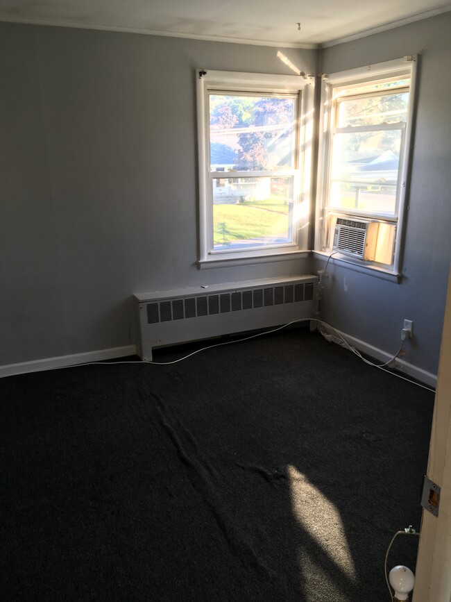 Building Photo - 34 N Elmhurst Ave