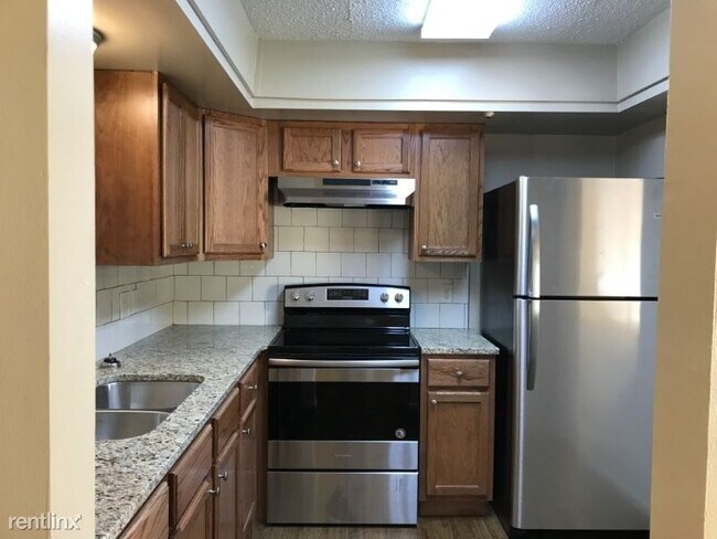 Building Photo - 2 br, 1 bath Apartment - 601 E Maryland Ave