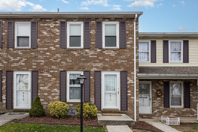Building Photo - 617 Allenview Dr