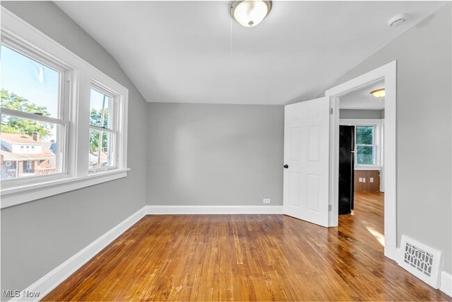Building Photo - 7605 Deerfield Dr