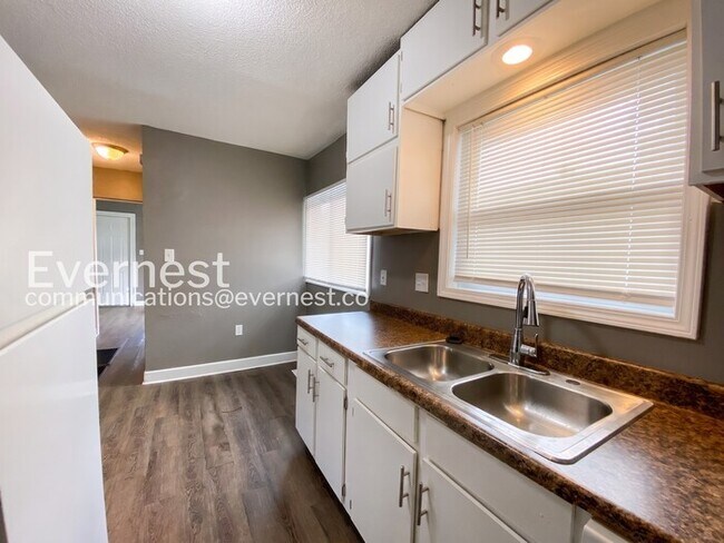 Foto del edificio - 3017 E 51st St