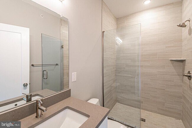 Building Photo - 713 S 51st St