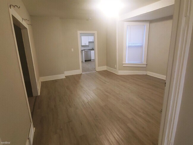 Foto del edificio - 3 br, 1 bath Duplex - 2805 Queen Avenue Qu...