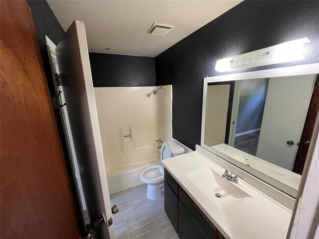 Building Photo - 32 Harbour Row Dr