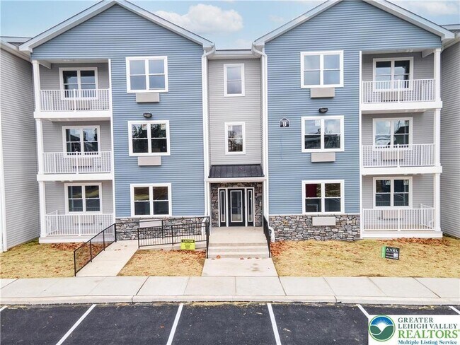 Building Photo - 948 N Front St