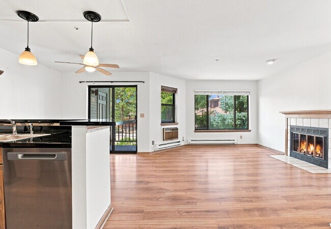 Building Photo - $2,340.95, 2 Bed 2 Bath Condo in Boulder with In Unit Laundry!