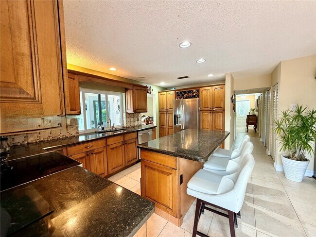 Building Photo - 2865 Begonia Way