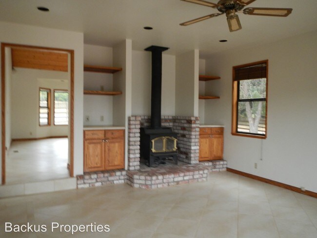 Building Photo - 4 br, 3 bath Apartment - 22315 Berry Dr.