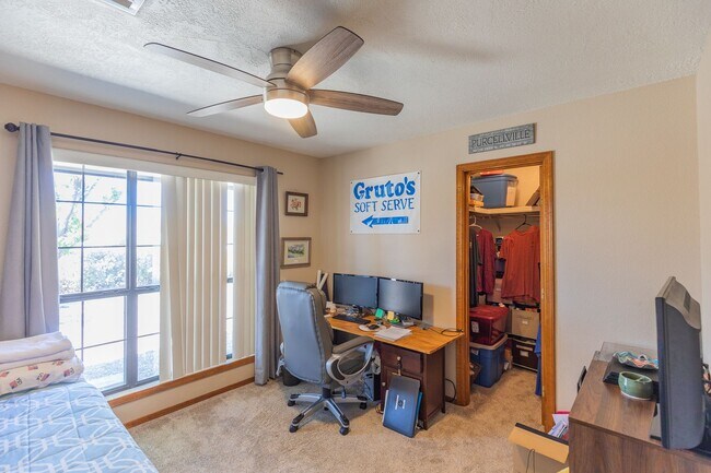 Foto del edificio - Beautiful 4 Bedroom 2 Bath Home!