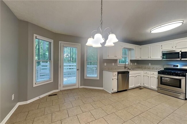 Building Photo - 211 Mill Pointe Dr