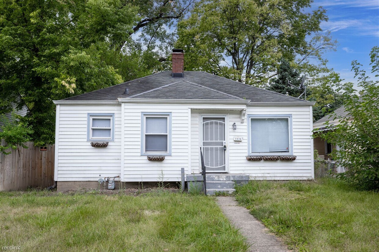 2006 N Linwood Ave, Indianapolis, IN 46218 House Rental in